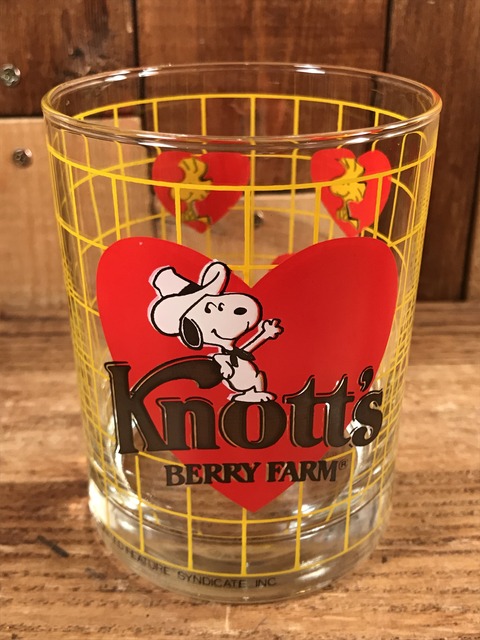 Vintage Peanuts Snoopy “Knott's Berry Farm” Glass (1)