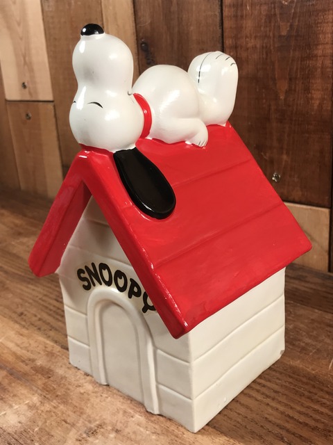 Vintage Peanuts Snoopy “Sleep On The Kennel” Coin Bank (2)