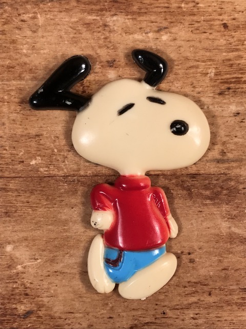70~80年代頃のスヌーピーのビンテージのマグネット (1)