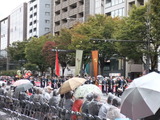 錦の御旗を戴き官軍の行列はつづく