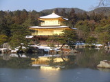 薄氷に頭が霞む金閣寺