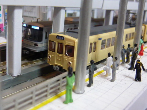 飢乃町駅と東武2000系と東京メトロ03系その4