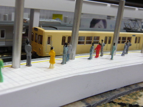 飢乃町駅と東武2000系その3