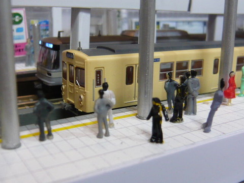 飢乃町駅と東武2000系と東京メトロ03系その1
