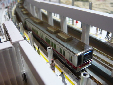 飢乃町駅と東武20070系その2