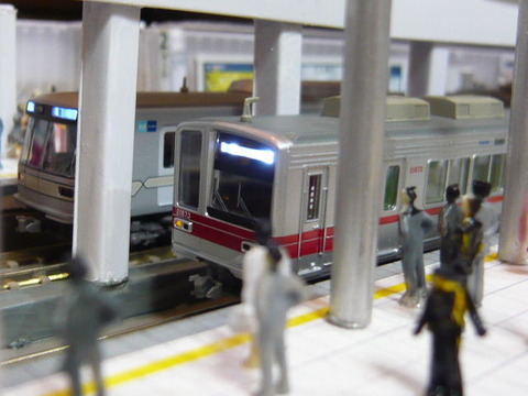飢乃町駅と東武20070系と東京メトロ03系その2