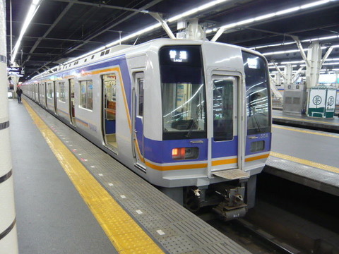 2019年2月撮影、難波駅にて南海1000系