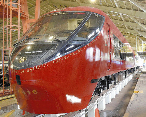 【鉄道】ホテルのような新型列車…富士山ビュー特急披露　富士急行