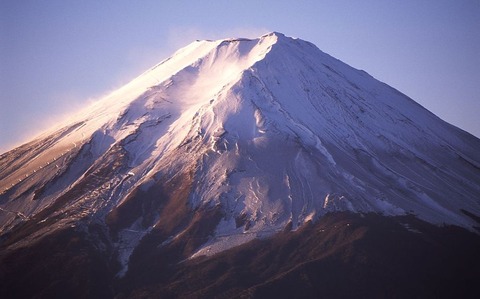 【滑落？】富士山の登山道近くで発見の自衛官死亡…今年の冬富士やばすぎだろ…