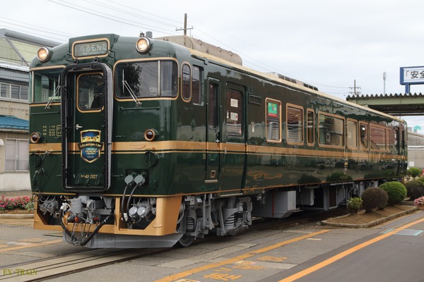 【フォトレポート】JR西日本、城端線・氷見線観光列車「ベル・モンターニュ・エ・メール」を報道陣に公開！