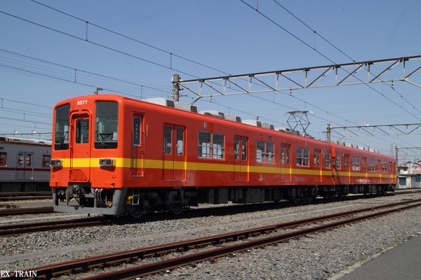 東武鉄道、亀戸線8000系を昭和30年代の標準色リバイバルカラー車両を報道陣に公開！