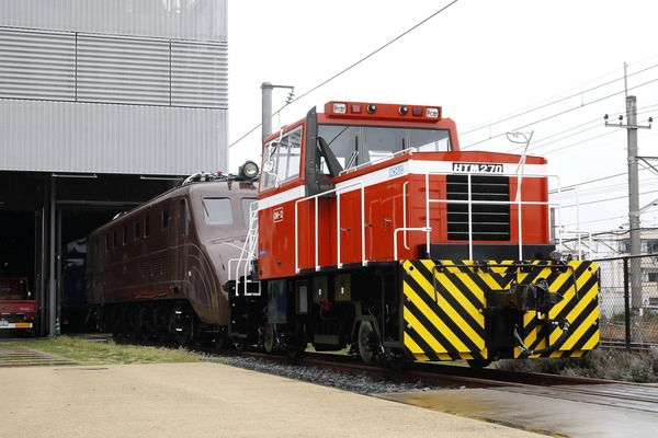 鉄道博物館、EF55形式電気機関車を4月12日からの展示開始に伴う搬入作業を報道陣に公開！