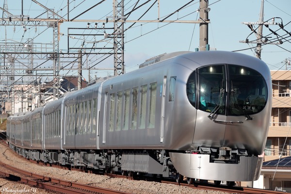 西武鉄道、新型特急車両「Laview」を初めて新宿線で運転