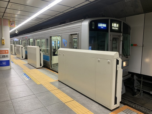 小田急電鉄、下北沢駅地下1階でホームドアを3月30日から使用開始
