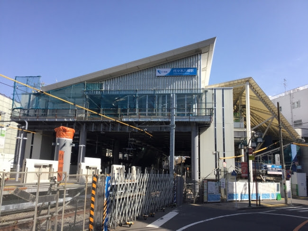 小田急電鉄、洗練された橋上駅舎の新しい代々木八幡駅を3月16日から使用開始