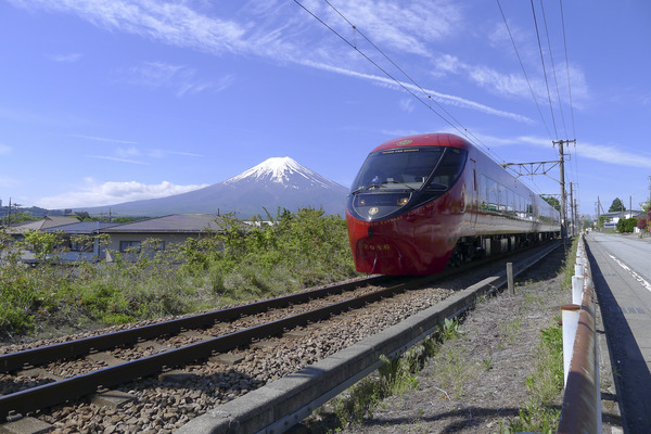 富士急行、「富士山ビュー特急」運行開始1周年記念キャンペーンを4月23日より開催！