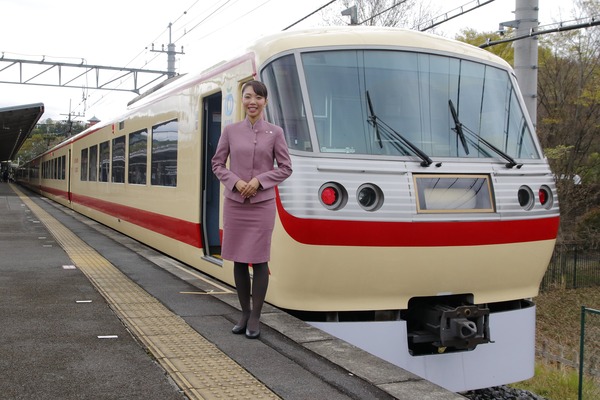 西武鉄道、特急レッドアロー号にチャイナエアライン客室乗務員が乗車して台湾をPR！