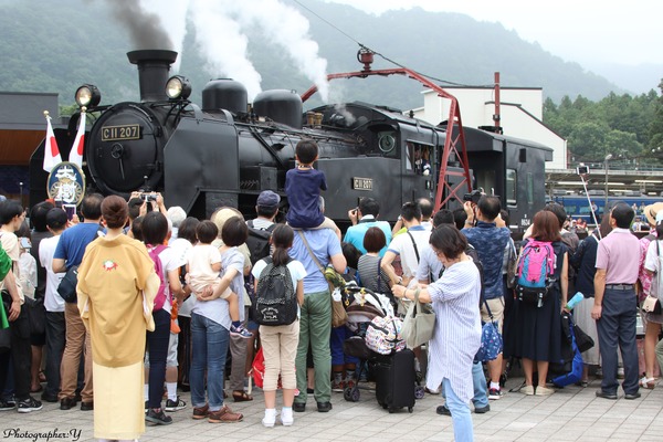 【フォトレポート】東武鉄道、蒸気機関車　SL「大樹」が運転開始　営業一番列車が出発！