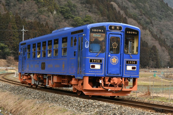 若桜鉄道、新しくて懐かしい鉄道の旅を演出する観光列車「昭和」の運転を開始