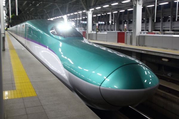 北海道新幹線「H5系」が新青森駅に初入線　歓迎セレモニーを開催！