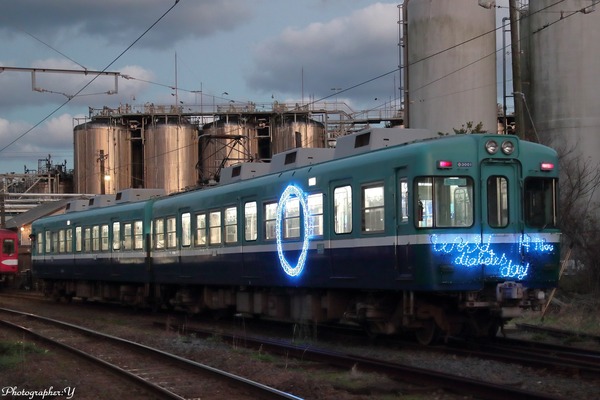 銚子電気鉄道、「ブルーライトアップ電車」を運転