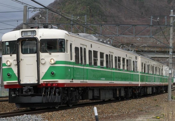 しなの鉄道、開業20周年記念企画115系初代長野色の旅を実施！