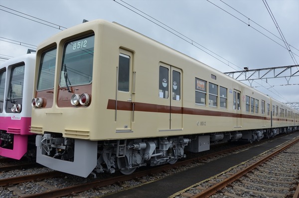 新京成電鉄、8000形電車がリバイバルカラーで再登場！