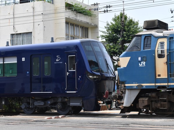 電気機関車にけん引