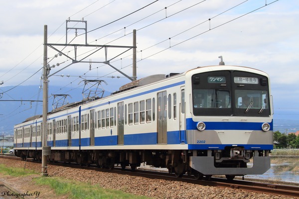西武鉄道、多摩川線開業100周年で伊豆箱根鉄道創立100周年とコラボレーションした色の電車を運転