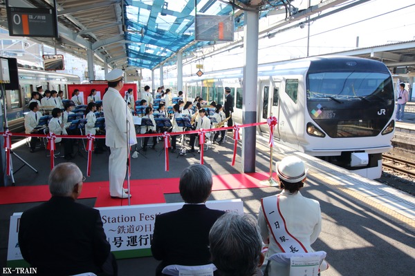 【フォトレポート】JR東日本、特急「あずさ」号運行開始50周年記念アニバーサリー列車を運転、出発式を松本駅で開催！