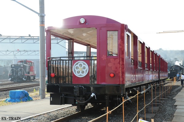 JR西日本、来春開業の京都鉄道博物館で運転する「SLスチーム号」の新製客車が完成、お披露目式を開始し、報道陣に公開！