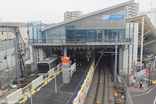 小田急電鉄、10両編成に対応ホームの新しい代々木八幡駅を報道陣に公開