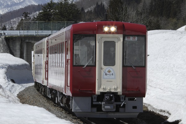 JR東日本、日本人の心のふるさとローカル線を走る飯山線観光列車「おいこっと」運転開始！