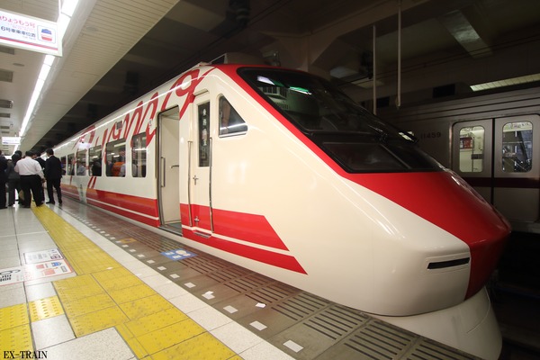 【フォトレポート】東武鉄道、台鉄自強号「普悠瑪（ぷゆま）」のデザインになった特急「りょうもう」号が運転を開始、浅草駅で出発式を開催！