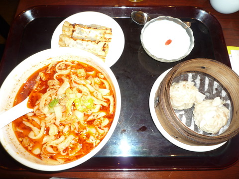 唐朝刀削麺でランチ