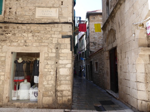 Split (3)
