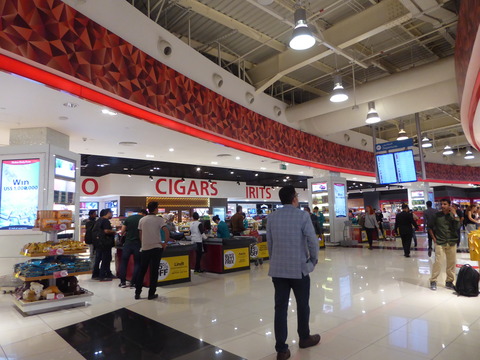ドバイ空港T2 (2)