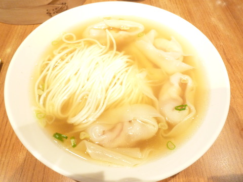 鼎泰豊のエビワンタンメン