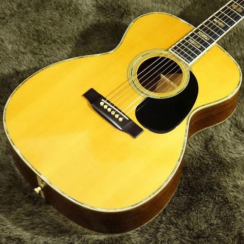 Martin 000とOMの違い : 木の温もりを鉄弦にのせて