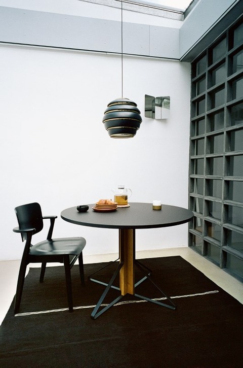 KaariTableroundDomusChairBeehiveblacklacquered_JPG