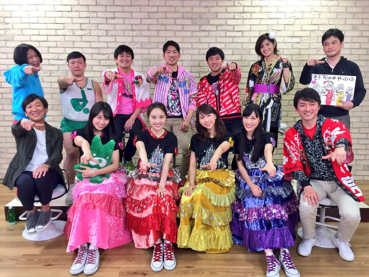 	YouTube>2{ ->摜>13 