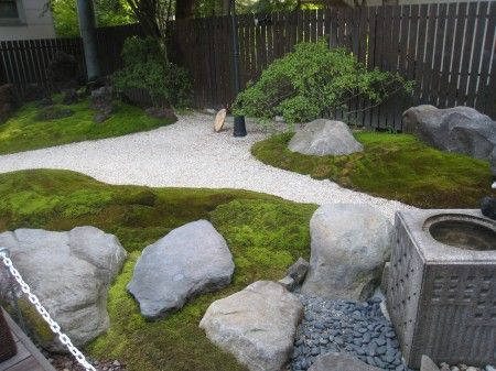 麺茶寮ウィステリア 苔庭園