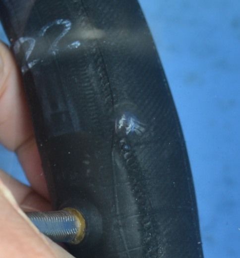 自転車のパンクを100円ショップの修理キットで修理
