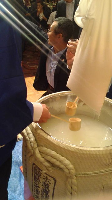 (19)袋吊り今搾りを配る