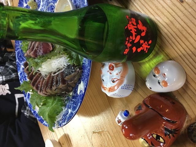 写真9 船中八策と鰹のタタキと可杯