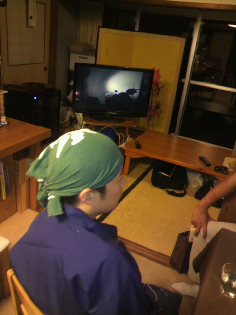 母屋会場にも鈴木さんライブ映像が