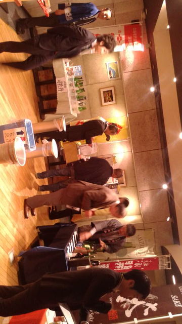 (3)1階試飲会風景