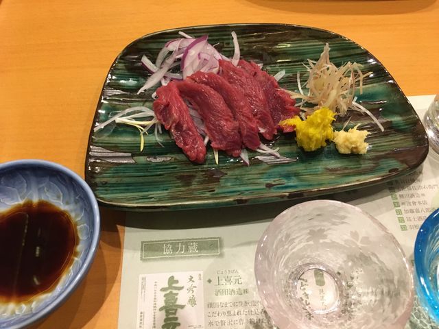 写真11 馬刺し