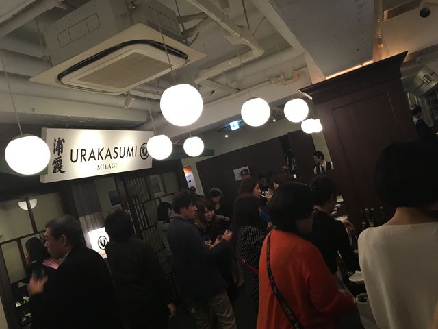 写真19 宴席風景2