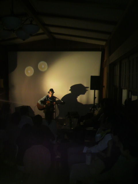 鈴木常吉さんライブ(バックに酢みかん)